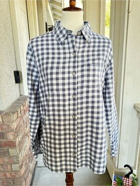Chic Navy and White Checkered Button Down Shirt